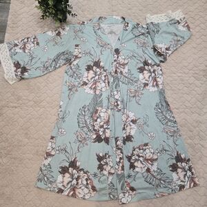 a:glow Maternity Mint Floral Crochet Trim Open-Front Robe, Size Medium